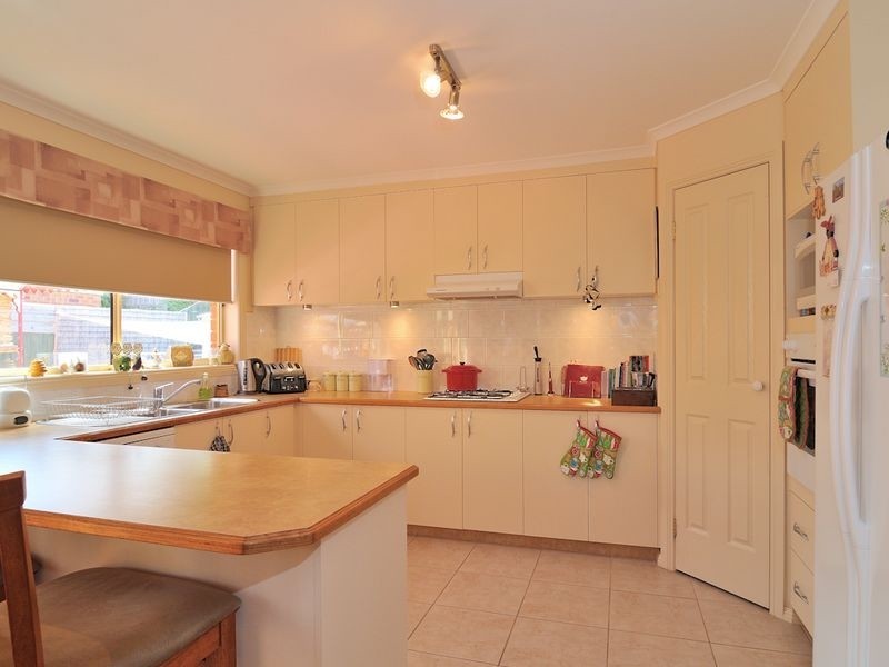 83 Bemersyde Drive, Berwick VIC 3806