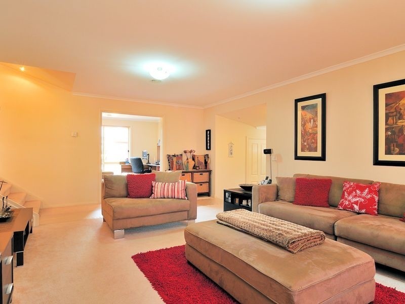 83 Bemersyde Drive, Berwick VIC 3806