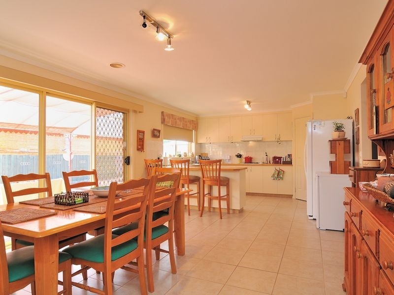 83 Bemersyde Drive, Berwick VIC 3806