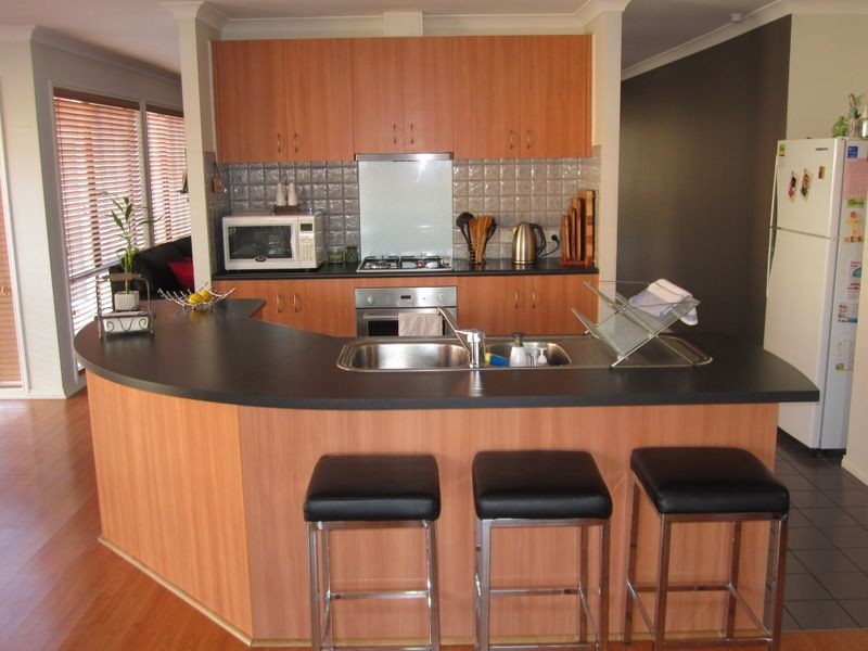 4 Dennis Close, Lynbrook VIC 3975