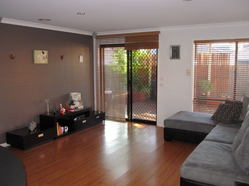 4 Dennis Close, Lynbrook VIC 3975