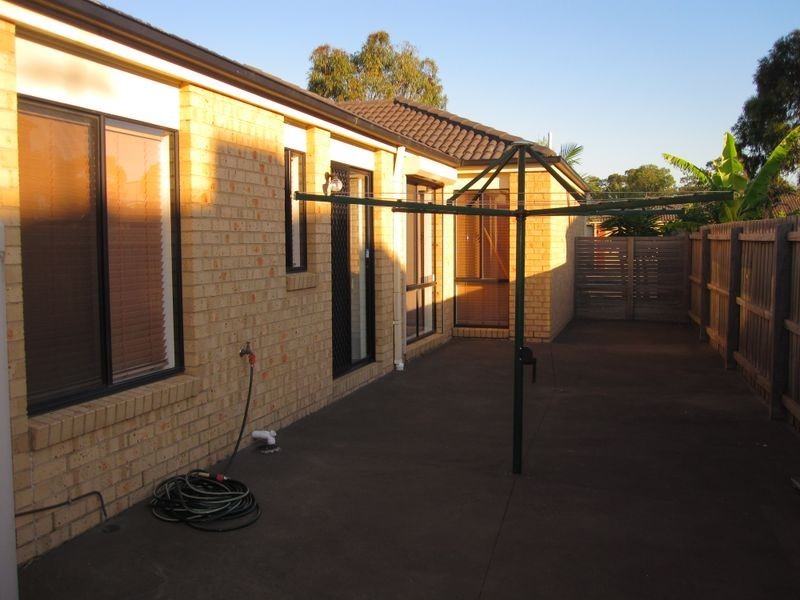 4 Dennis Close, Lynbrook VIC 3975