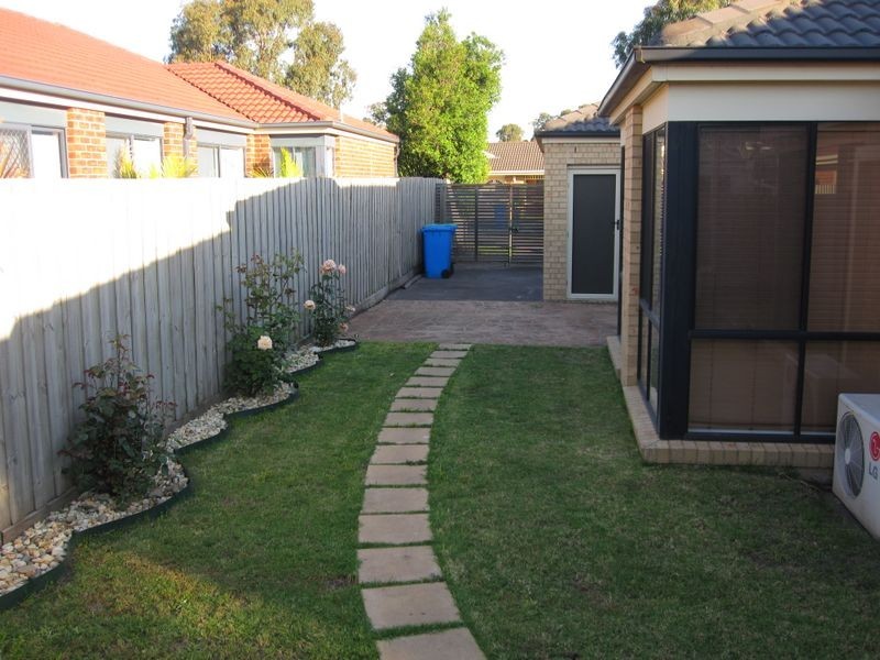 4 Dennis Close, Lynbrook VIC 3975