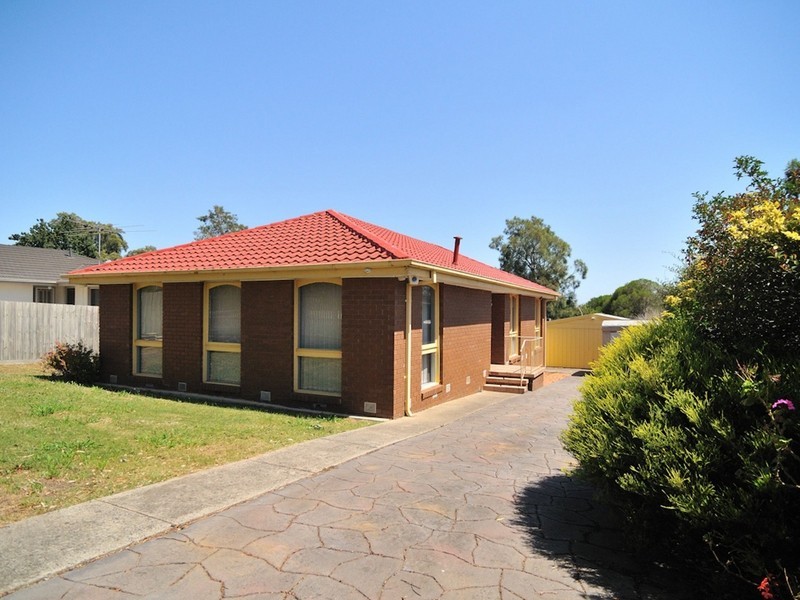 122 James Cook Drive, Endeavour Hills VIC 3802