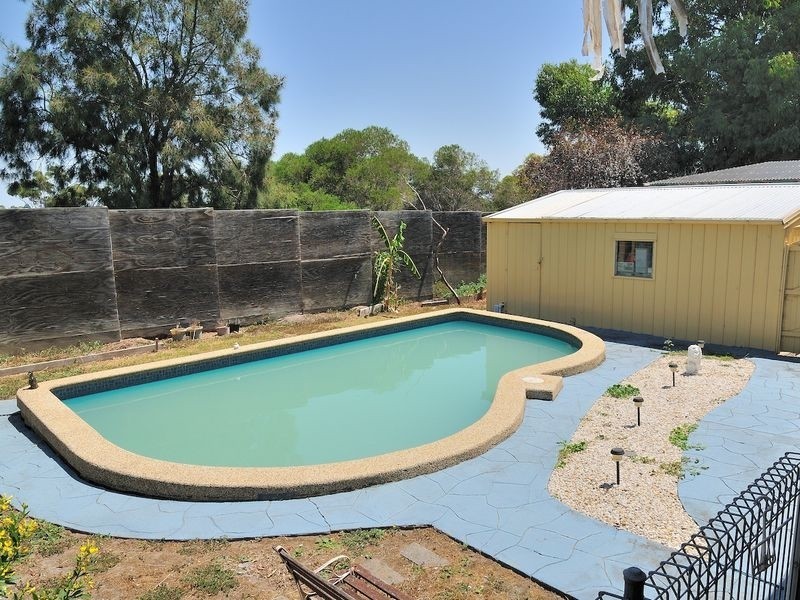 122 James Cook Drive, Endeavour Hills VIC 3802