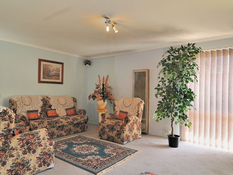 122 James Cook Drive, Endeavour Hills VIC 3802