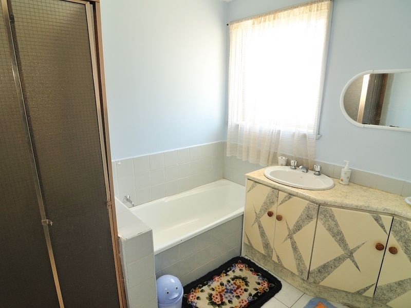 122 James Cook Drive, Endeavour Hills VIC 3802