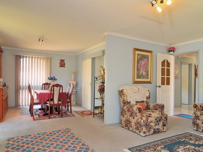 122 James Cook Drive, Endeavour Hills VIC 3802