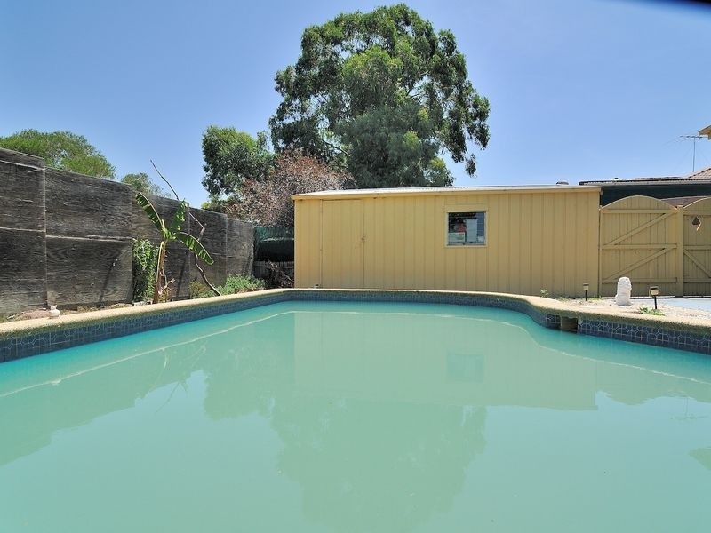 122 James Cook Drive, Endeavour Hills VIC 3802