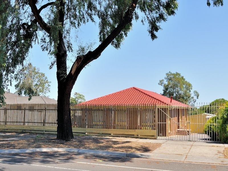 122 James Cook Drive, Endeavour Hills VIC 3802