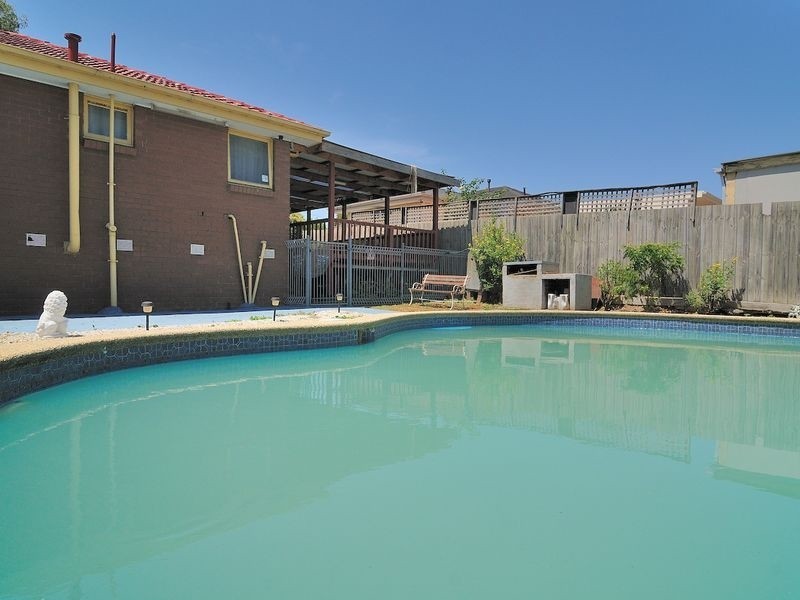 122 James Cook Drive, Endeavour Hills VIC 3802