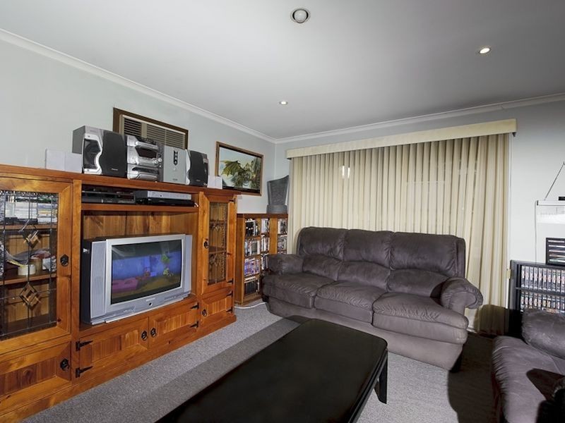 49 Michelle Drive, Hampton Park VIC 3976