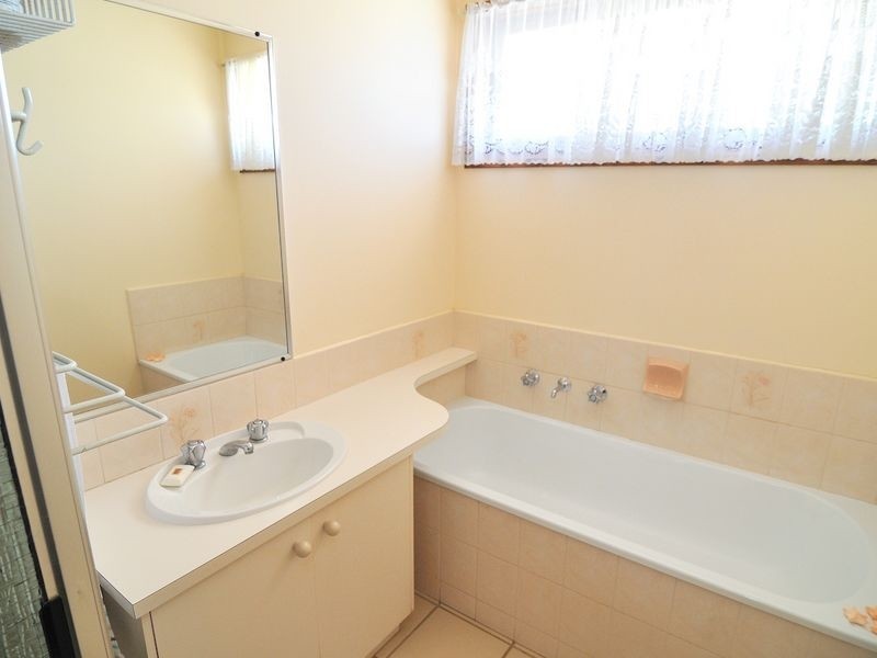 120 Warana Drive, Hampton Park VIC 3976