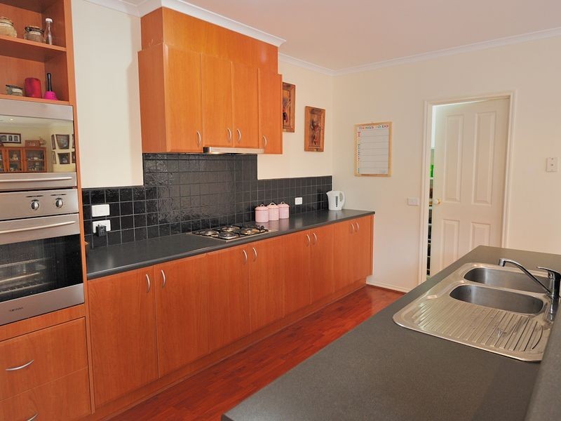 78 Edgbaston Circuit, Berwick VIC 3806