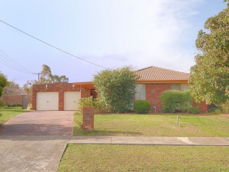 10 Strong Drive, Hampton Park VIC 3976