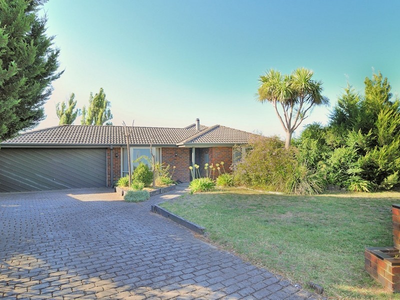 19 Isaac Edey Place, Hampton Park VIC 3976
