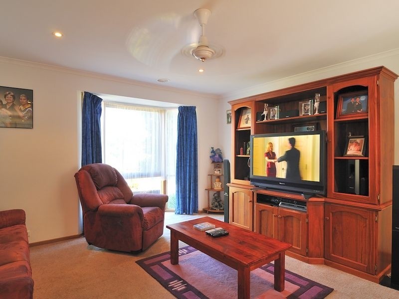 19 Isaac Edey Place, Hampton Park VIC 3976