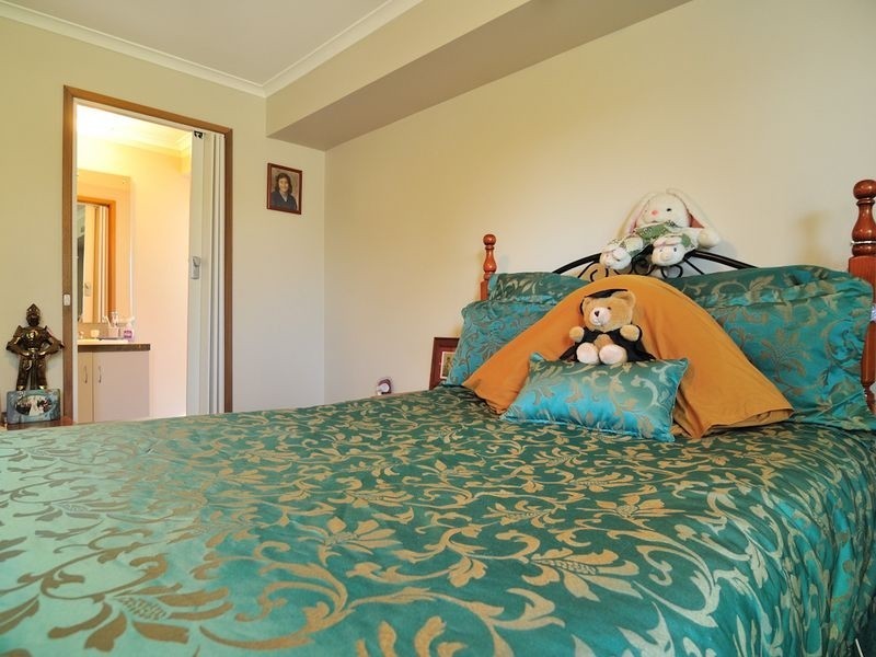 19 Isaac Edey Place, Hampton Park VIC 3976