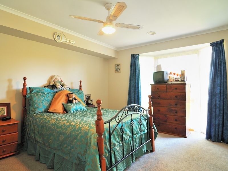 19 Isaac Edey Place, Hampton Park VIC 3976