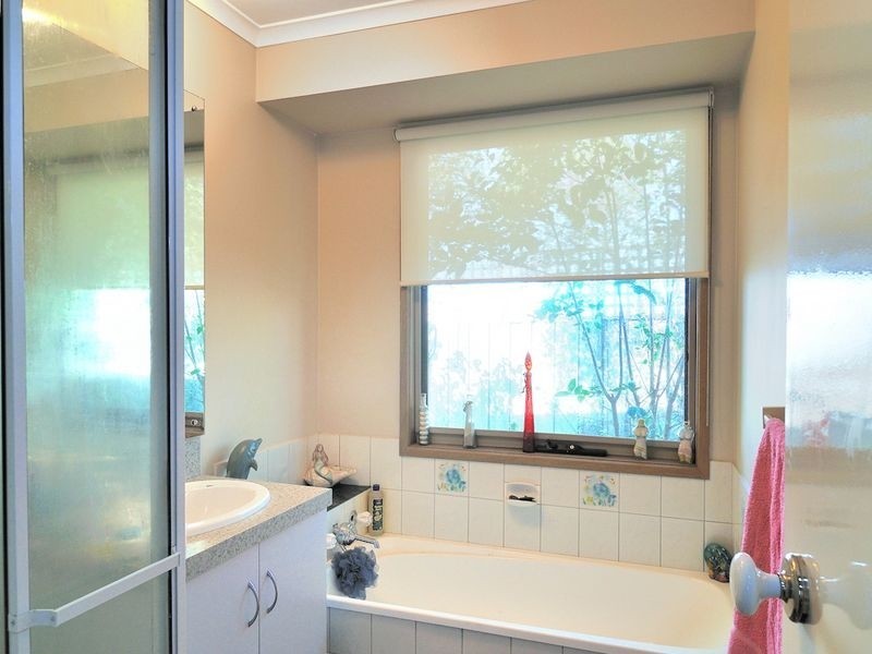 19 Isaac Edey Place, Hampton Park VIC 3976