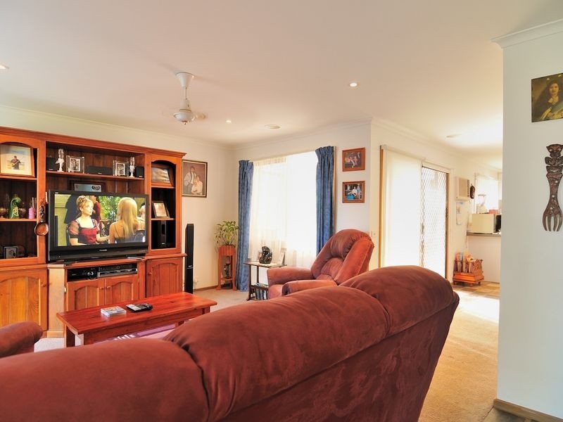 19 Isaac Edey Place, Hampton Park VIC 3976