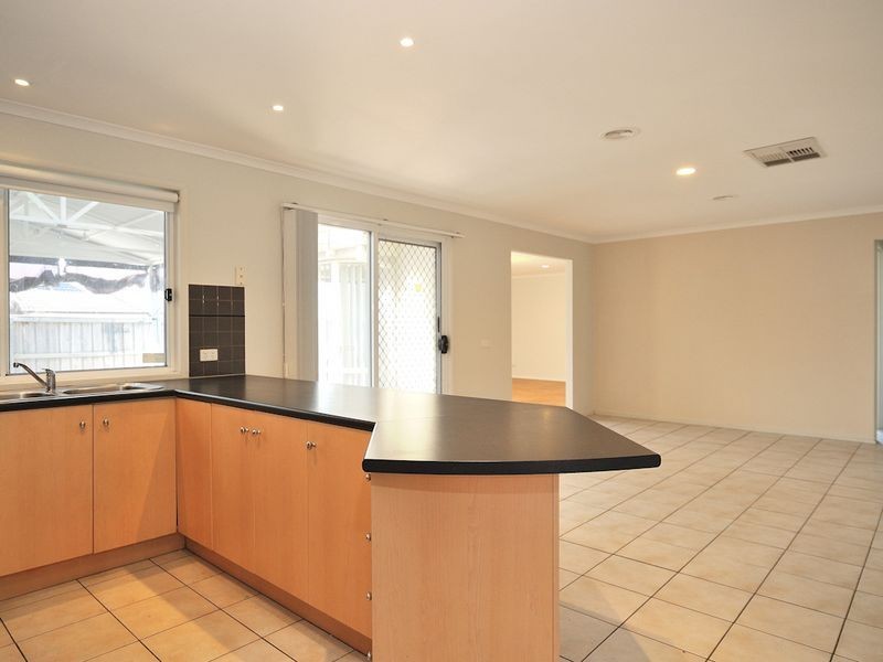 10 Hadley Circuit, Narre Warren South VIC 3805