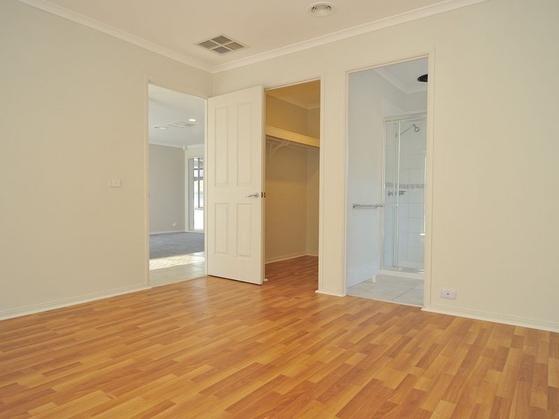 10 Hadley Circuit, Narre Warren South VIC 3805