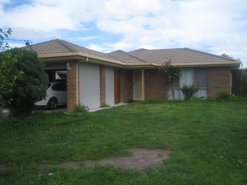 9 Kendari Court, Hampton Park VIC 3976