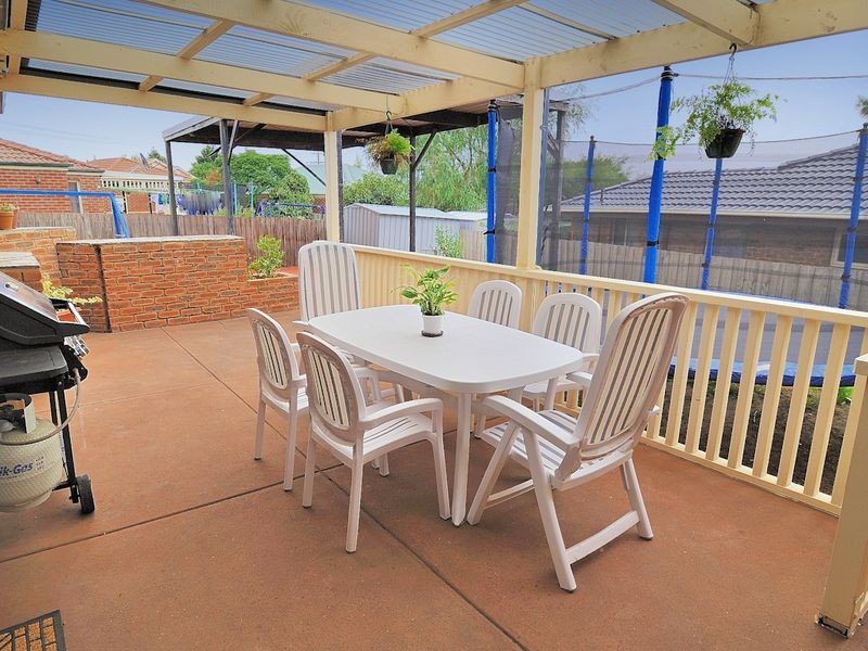 11 Michelle Drive, Hampton Park VIC 3976