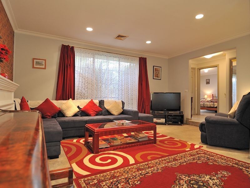 11 Michelle Drive, Hampton Park VIC 3976