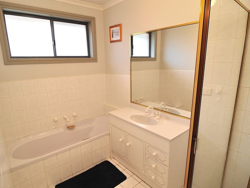 11 Michelle Drive, Hampton Park VIC 3976