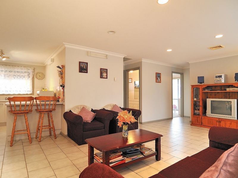 11 Michelle Drive, Hampton Park VIC 3976