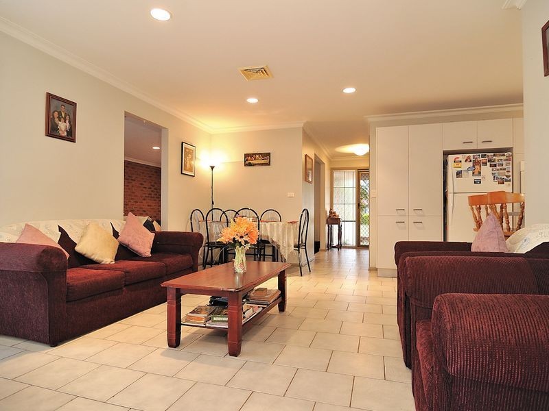 11 Michelle Drive, Hampton Park VIC 3976