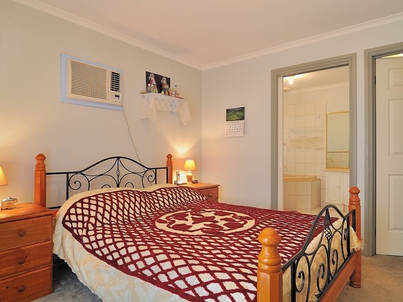 11 Michelle Drive, Hampton Park VIC 3976