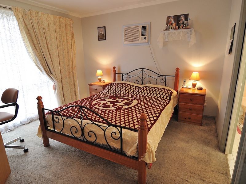 11 Michelle Drive, Hampton Park VIC 3976