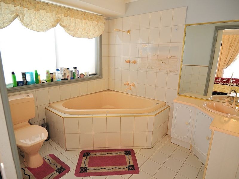 11 Michelle Drive, Hampton Park VIC 3976