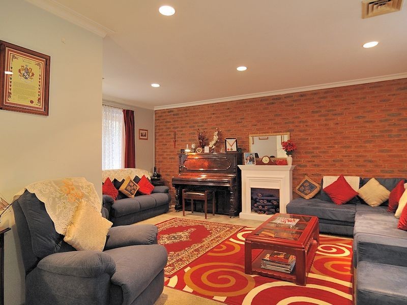 11 Michelle Drive, Hampton Park VIC 3976