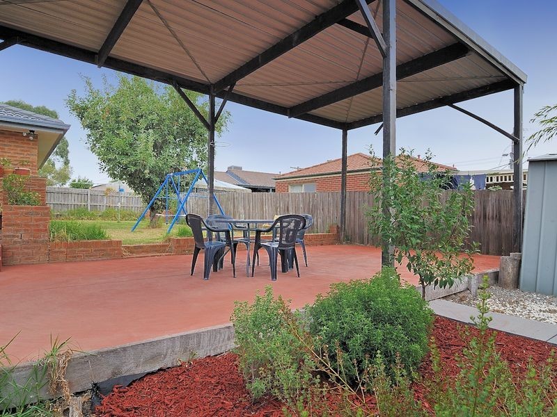 11 Michelle Drive, Hampton Park VIC 3976