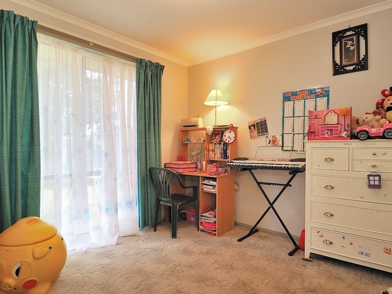 11 Michelle Drive, Hampton Park VIC 3976