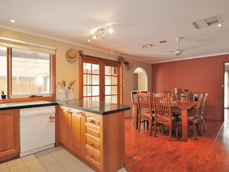 52 Leopold Crescent, Hampton Park VIC 3976
