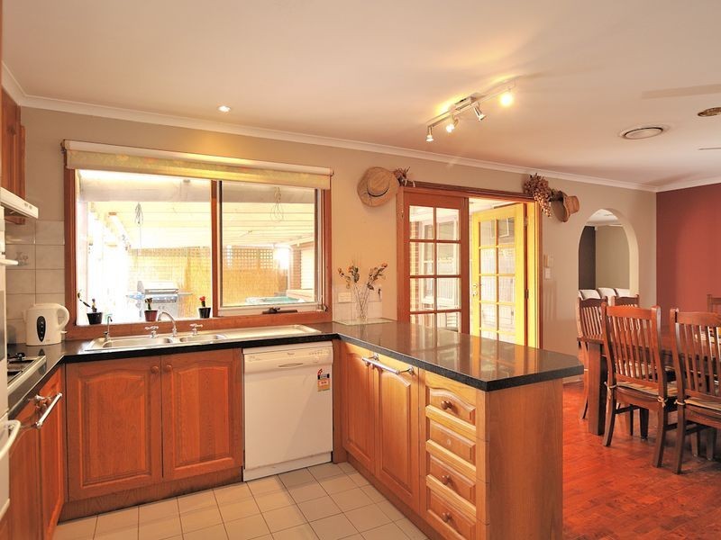 52 Leopold Crescent, Hampton Park VIC 3976