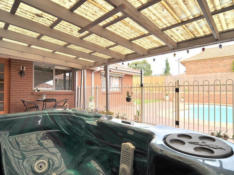 52 Leopold Crescent, Hampton Park VIC 3976