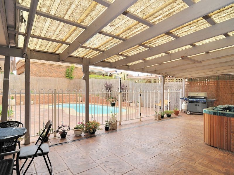 52 Leopold Crescent, Hampton Park VIC 3976