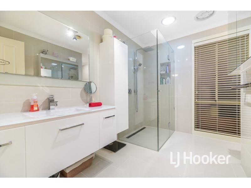 20 Mahogany Close, Hampton Park VIC 3976