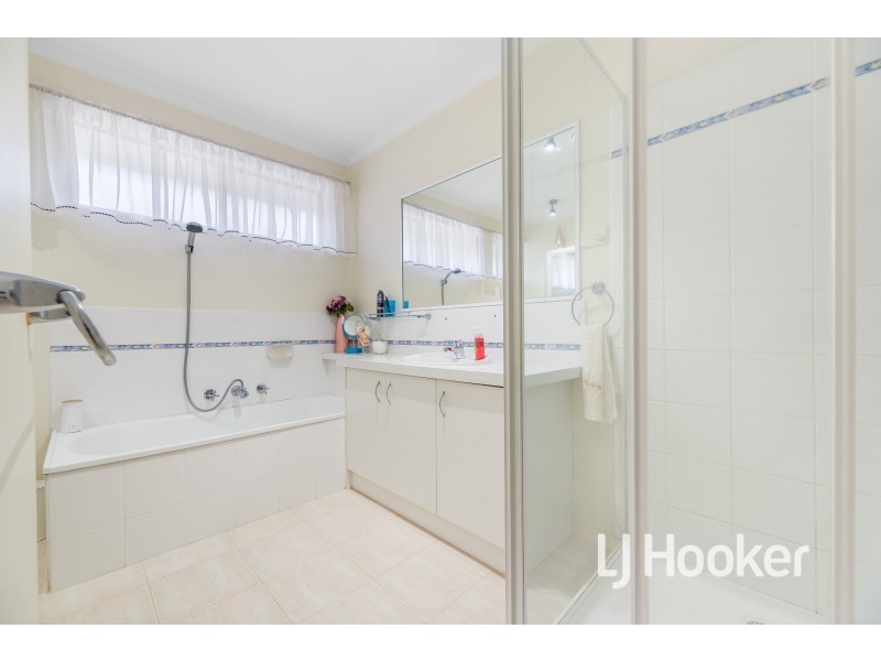 20 Mahogany Close, Hampton Park VIC 3976