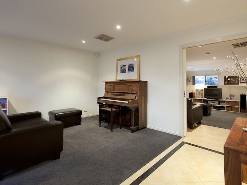 10 Franklin Parade, Lynbrook VIC 3975