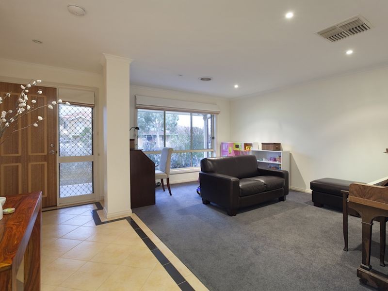 10 Franklin Parade, Lynbrook VIC 3975