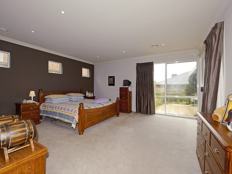 7 Cedarwood Crescent, Berwick VIC 3806