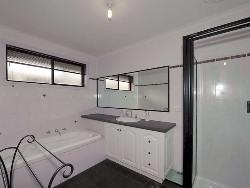 9 Pledger Close, Narre Warren South VIC 3805