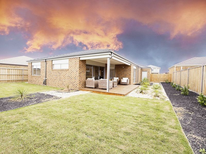 25 Peisley Crescent, Cranbourne East VIC 3977